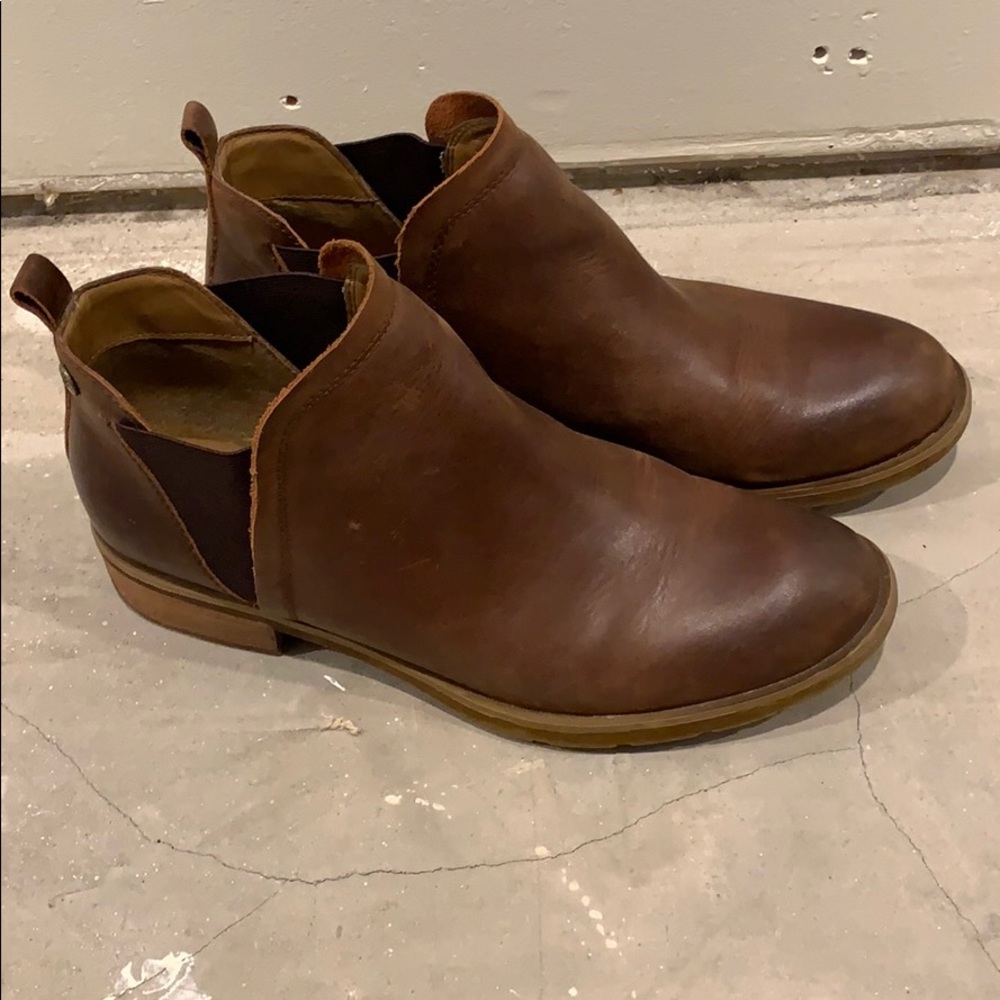 Leather ankle booties